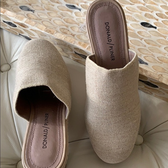 Donald Pliner- Natural Leather Lined Covered Heel - Picture 7 of 8